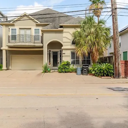 Wanderlust Villa Near Galleria Mall